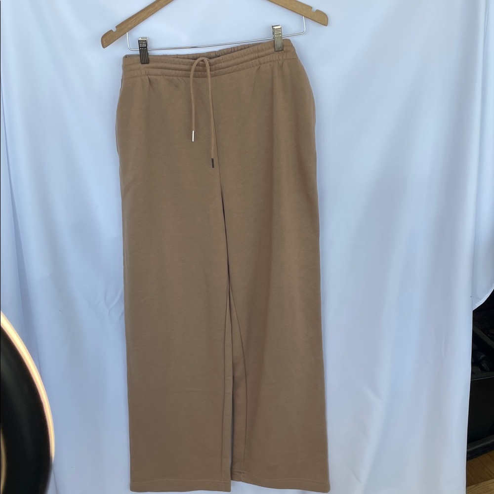 NWT H&M Caramel Wide Leg Sweatpants Size L - Picture 2 of 6